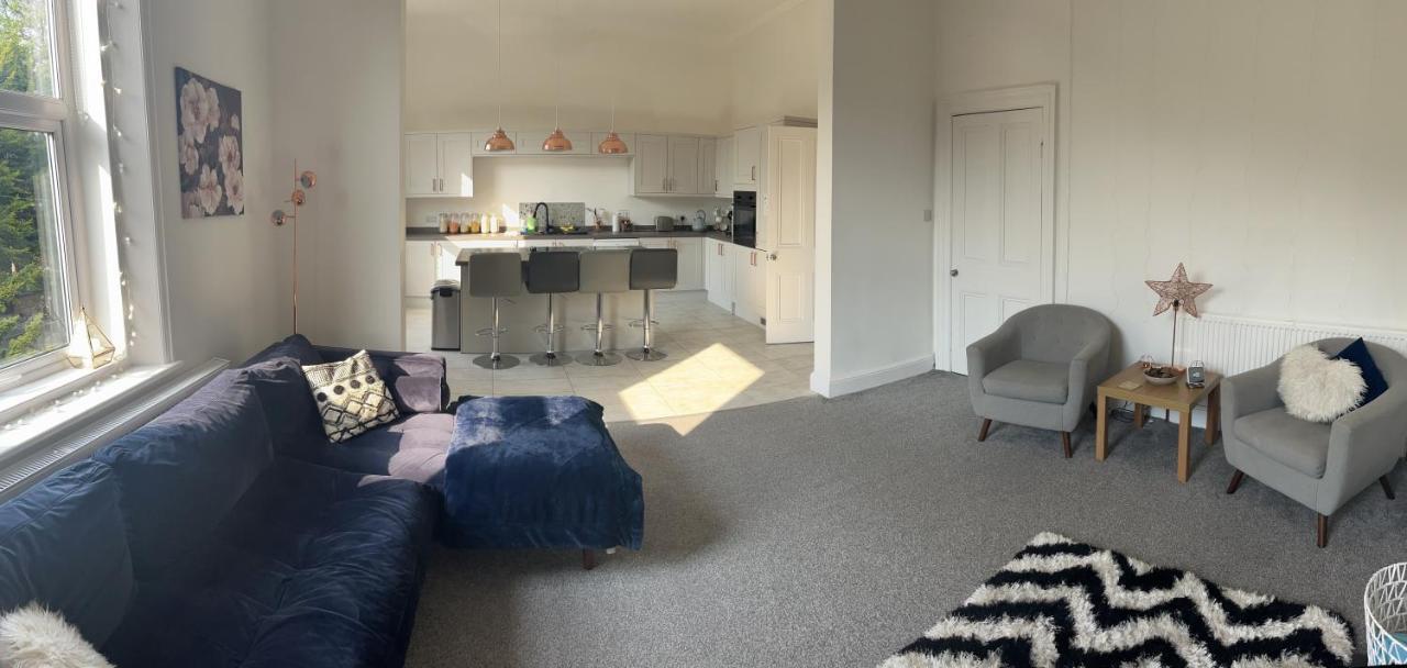 Stunning Bebington Maisonette - Large Private Drive And Entrance, Good Transport Links Exteriör bild
